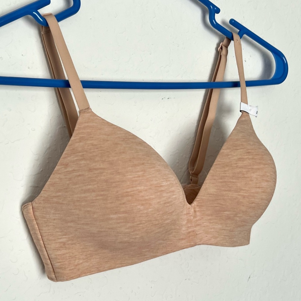 GAP Seamless T-shirt Bra sand color size 32 C